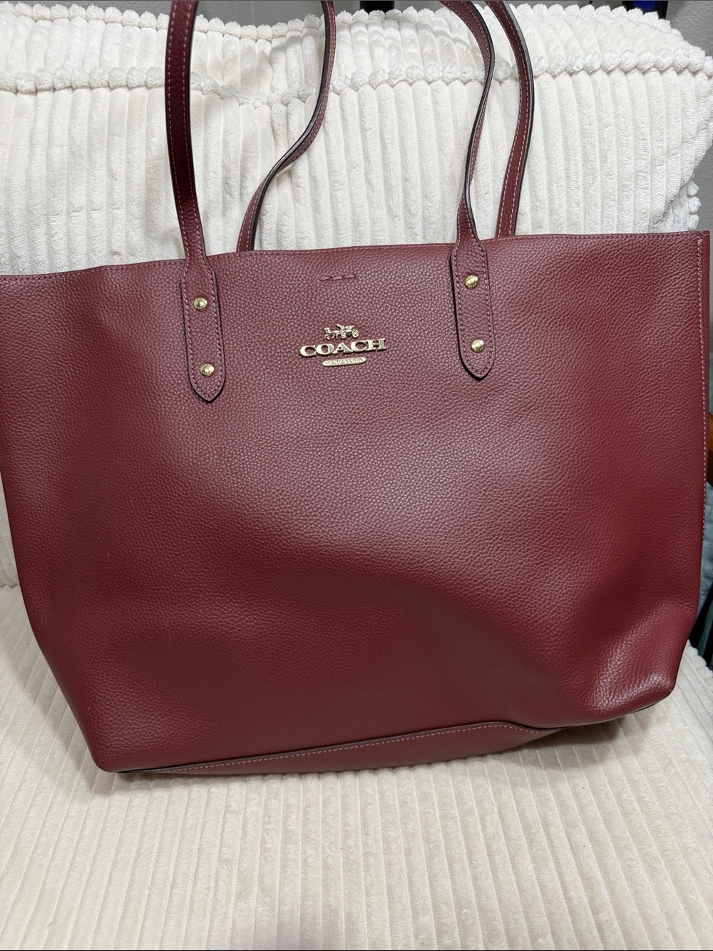 COACH Burgundy Leather Tote Bag. Gently loved. I used it for my laptop. As is.